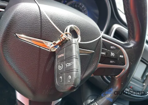 2015 Chrysler 200 Limited из США, поврежденный, VIN 1C3CCCAB5FN590167